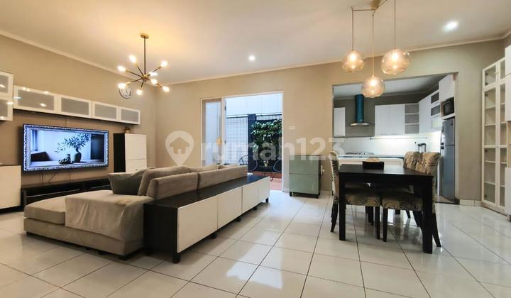 Rumah Bagus Semi Furnished 2 Lantai Siap Huni Dekat Akses Toll di BSD Rumah Bagus Semi Furnished 2 Lantai Siap Huni Dekat Akses Toll di BSD