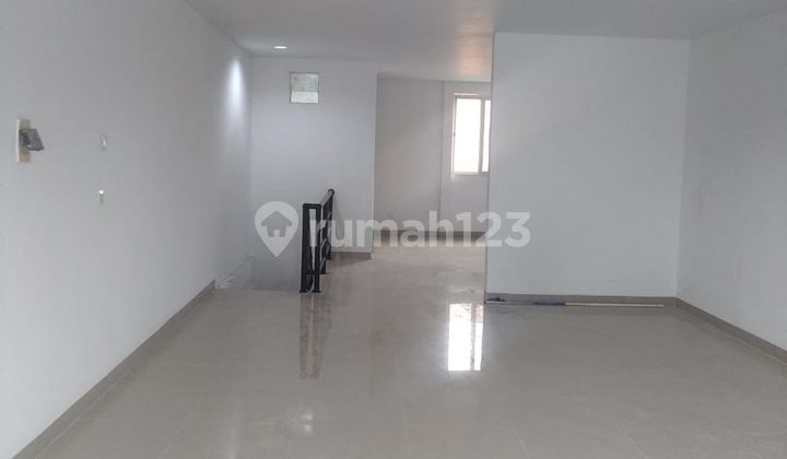 Rare Find!! Neat 3-Story Shop House Ready to Use Next to BSD Plaza Rare Find!! Neat 3-Story Shop House Ready to Use Next to BSD Plaza