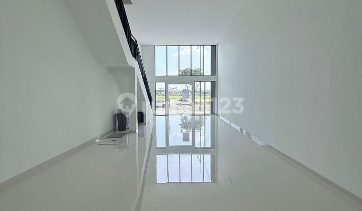 For Rent: 3-Story Ready-to-Use Shop House with Hook at Hampton Avenue, Manhattan District, Gading Serpong 2