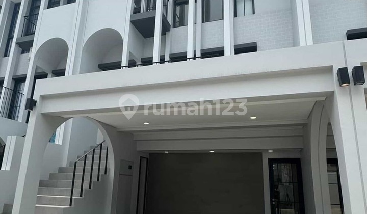 Nice 3-Story House Close to Eastvara Mall in Greenwich BSD Nice 3-Story House Close to Eastvara Mall in Greenwich BSD