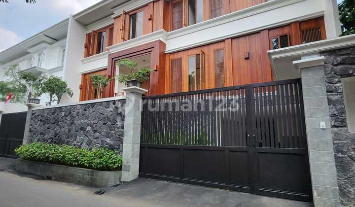 Dujual Rumah Baru Full Furnish Tinggal Bawa Koper Di Kemang Dilengkapi Kolam Renang Dan Lift Taman Depan Dan Belakang Akses Jalan Lebar Deket Ke Perkantoran Tb Simatupang Cilandak Dan Toll Desari Lingkungan Asri Aman Nyaman Dan Tidak Banjir 1