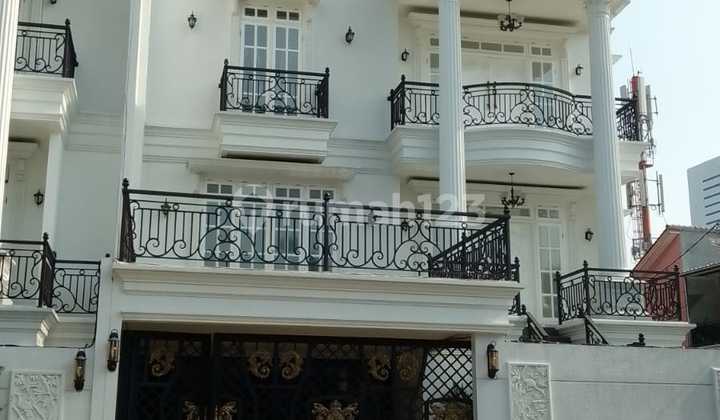 For Sale: New House Complete with Swimming Pool in Elite Berlian Compound, Perfect for Investment and Residence. Built with Premium Materials, Strategically Located in South Jakarta Near Citos and Highscope International School. Safe, Comfortable, and Quiet.