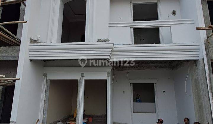 dijual rumah 2 lantai mewah dan murah  dalam cluster lokasi strategis deket rumah sakit Hga raden saleh jendela menggunakan alumunium custem,lantai granit rangka baja ringan lokasi strategis mudah di akses ke stasiun depok dan alun alun depok hanya 5 2