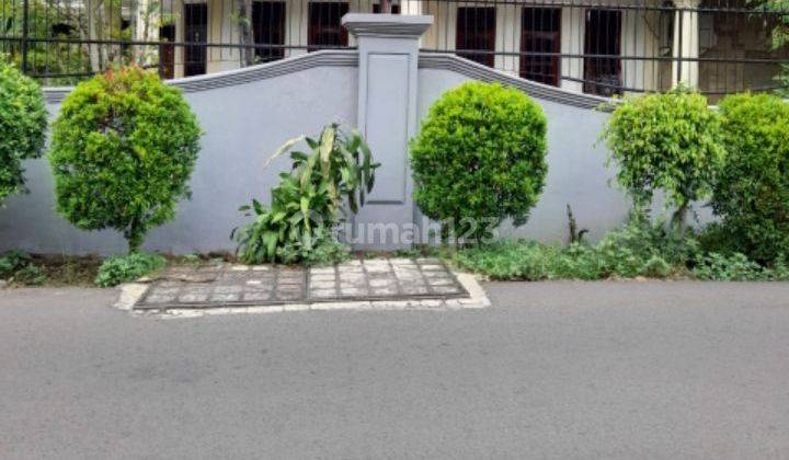 di jual rumah pinggir jalan petukangan pesanggrahan cocok untuk kantor ataupun hunian selangkah ke to jorr,lomasi aman dan nyaman cocok jg di jadikan gudang atau perkantoran bebas banjir aman dan nyaman kondisi rumah masih sangat baik dan masih di tempati 2