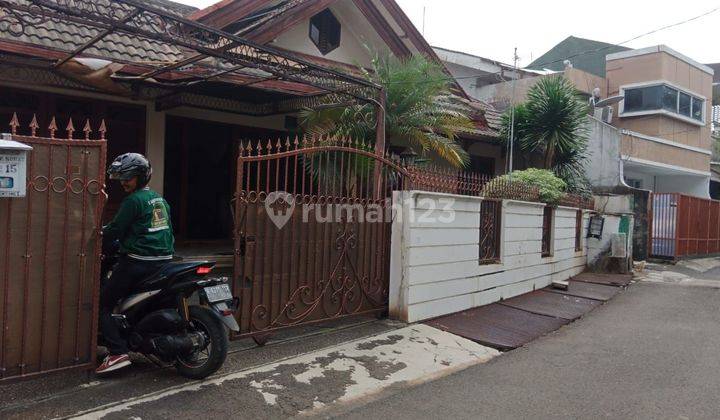 dijual rumah mewah dalam komplek rumah bagus terawat dengan lantai marmer  row jalan bisa 5 mobil depan taman depan dan belakang lokasi strategis 5 menit ke perkantoran tb simatupang selangkah ke perkantoran buncit dan mampang deket ke toll jorr lokasi am 2