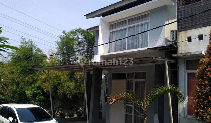 disewakan rumah langsung 2 th 130jt fully furnish tinggal bawa koper ,rumah dalam cluster lokasi strategis deket kecamatan cinere amam nyaman dan tidka banjir keamanan 24 jam lokasi strategis deket ke pasar segar,living plaza dan deket ke toll desari ting 2