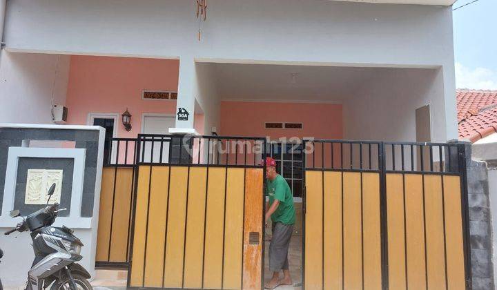 dijual rumah baru jadi siap huni lokasi di jl swadaya limo lokasi di pemukiman rumah bangunan baru lokasi strategis selangkah ke pintu toll limo deket ke kampus upn limo deket pusat jajanan  limo deket sma 6 depok benas banjir aman dan nyaman 2