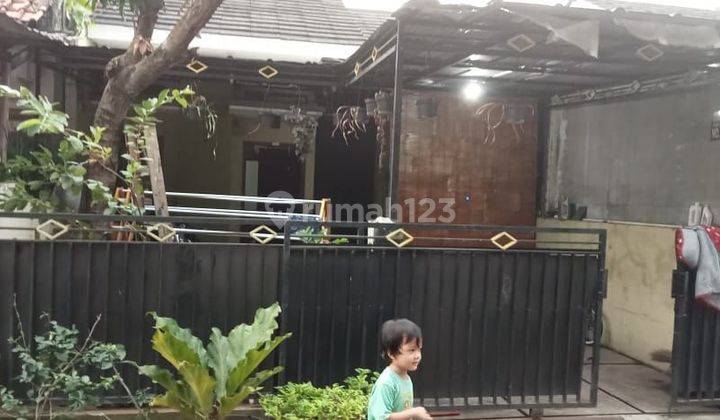 dijual rumah modern dalam komplek besar siap huni lokasi strategis deket akses toll sawangan deket ke dtc,deket ke sekolah alhamidiyah udara masih asri dan segar aman nyaman tidak banjir keamanan 24 jam one gate system 1