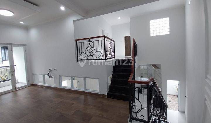 Dijual rumah baru dalam perumahan siap huni aman nyaman keamanan 24 jam mudah di akses deket ke toll desari deket ke perkantoran tb simatupang semi furnish free 3 ac merk shap,kompor tanam,waterheater merk modena full kithen set ,deket fasulitas umum seko 2