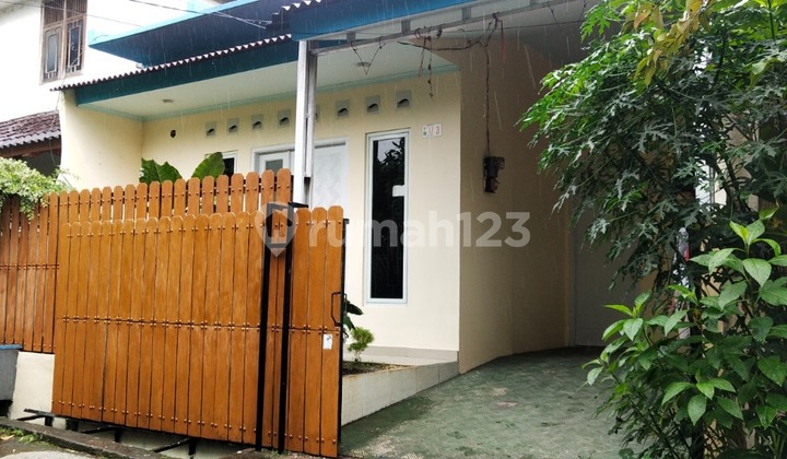 D Jual Rumah Cantik Siap Huni Lingkungan Asri Udara Masih Segar Ada Taman Depan Belakang Adem Sirkulasi Udara Bagus Aman Nyaman Dan Bebas Banjir 2