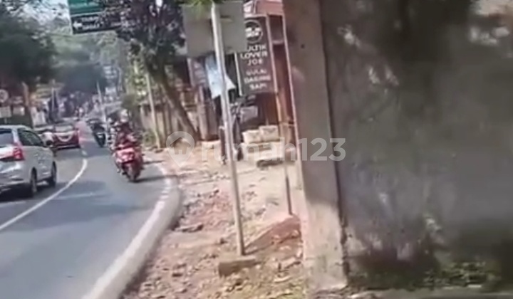 For Sale Land by the Main Road, Suitable for Housing, Shophouses, and Warehouses. Wide Road for 2 Cars. Strategic Location, Rarely Flooded. Also Suitable for Office Spaces and Restaurants.