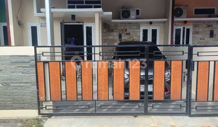 For Sale: Minimalist House in a Ready-to-Live-In Cluster. The house is neat, no renovation needed. The environment is still natural, suitable for young families. Easy access to toll roads, close to hospitals, schools, supermarkets. Safe, comfortable, and flood-free. 2