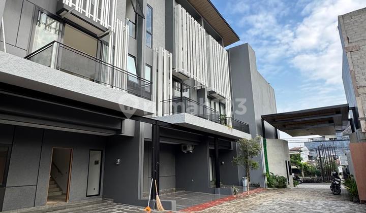 Dijual Rumah Baru Rumah Mewah Dalam Cluster 3,5 Lantai Dei Lengkapi Dengan Rooftop 10 Menit Ke Toll Desari Deket Ke Pekantoran Tb Simatupang Dan Cilandak 