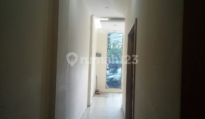 Ruko 4 Lantai Pada Area Bisnis dan Perkantoran Kebayoran Baru Jakarta 1