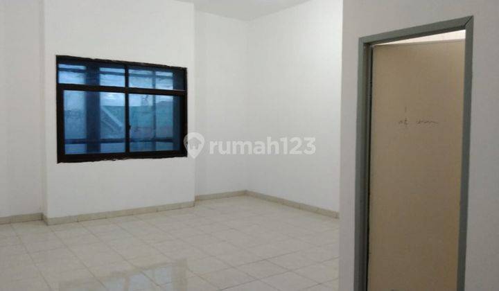 Disewakan Ruko 3 Lantai Area Gowa Lokasi Strategis Komersil 13