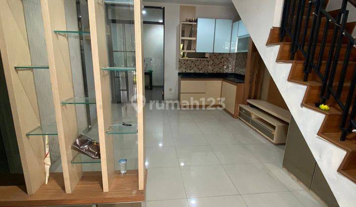 Rumah Bagus Di Green Lake City Ukuran 4x15 Shm Semi Furnished 1