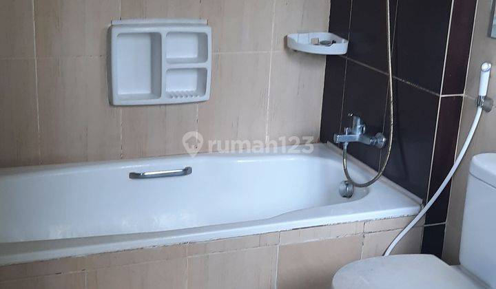 Rumah disewakan lebar 9 , 3 kamar tidur diSummarecon Bekasi 1