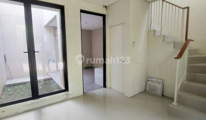 Disewakan Rumah Northwest Lake Citraland Utara Surabaya Barat 2