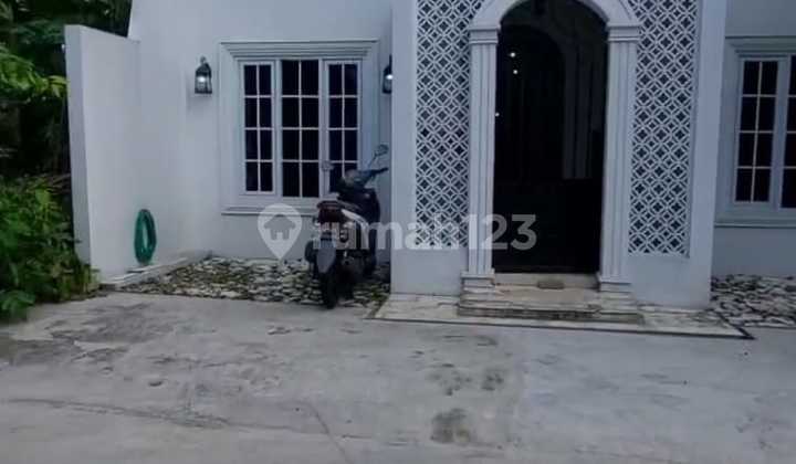 Rumah Mewah Strategis Dgn Kolam Renang Kedungmundu Tembalang Kota Semarang 1