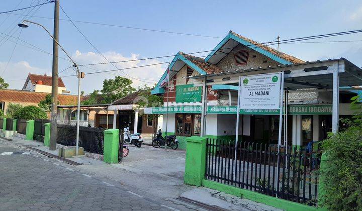 Rumah Bgs Halaman Luas Lemah Gempal Bulustalan Dkt Basudewa 1