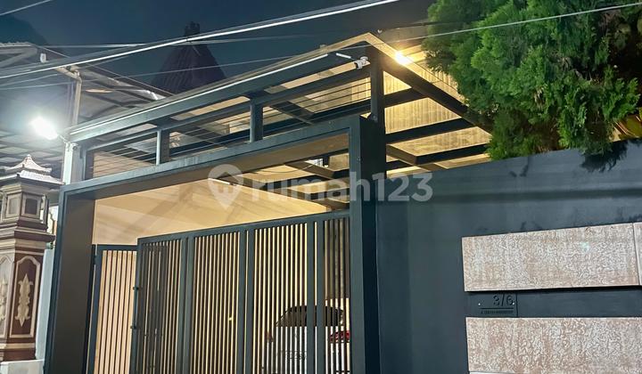 Rumah Mewah Ada Kolam Renang di Banyumanik Semarang Atas 2