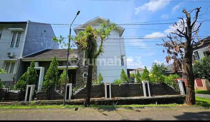 2-Storey House with One Gate System in Banyumanik, Upper Semarang, Near the Semarang-Solo Main Road, Kodam Pagoda, Banyumanik Hospital, and Hermina Hospital 2