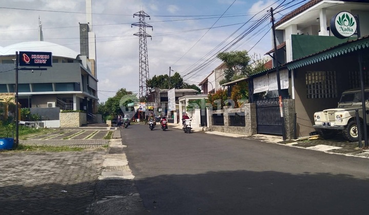 South Durian Road land in Banyumanik, bonus of a boarding house, not far from Undip Tembalang. 1