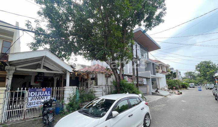 Strategic House in Taman Pengangsaan Indah, Land Only Calculation. Strategic House in Taman Pengangsaan Indah, Land Only Calculation.