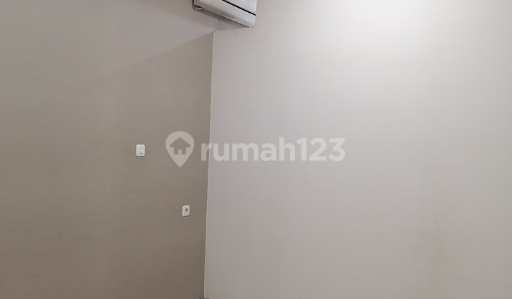 0425SA House Near PASAR LARIS Taman Palem, 3-car wide road, 2 Floors Neat, Clean Rp100 million Slightly negotiable Contact Accepting Property Sales, Purchases, Rentals Hub Antolukas Wa 0813 1535 7990