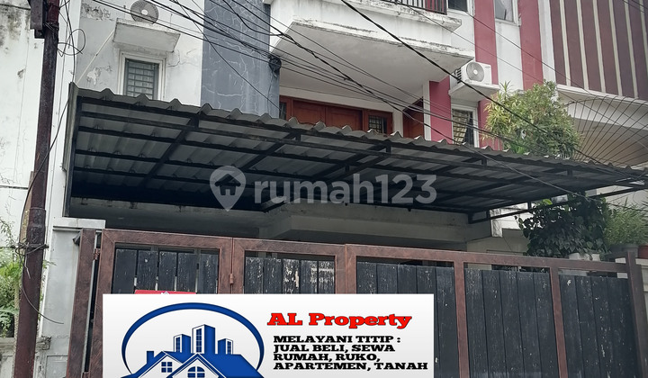 0410JA 3-STORY HOUSE and BOARDING with Wide 2-Car Road Rp4.1m Slightly Negotiable Neat, Clean Contact for Property Sales, Purchases, Rentals Hub Antolukas Wa 0813 1535 7990