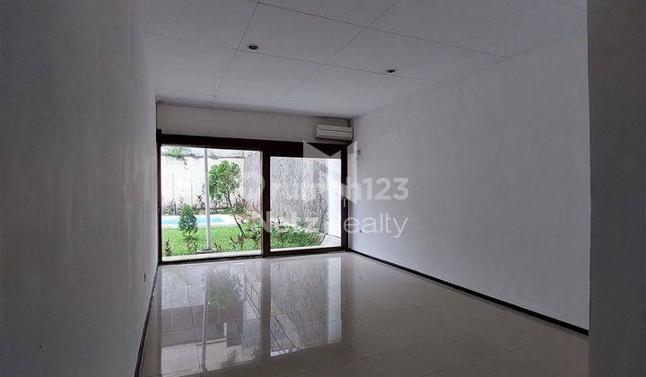 Rumah Siap Huni di Kemang, Bangka, Jakarta Selatan Swimming Pool 2