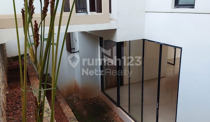 Rumah di Kemang, Jakarta Selatan ~ Dalam Townhouse ~ Swimming Pool 15