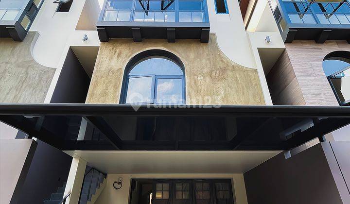 Dijual Townhouse Kemang Area, Jakarta Selatan  1