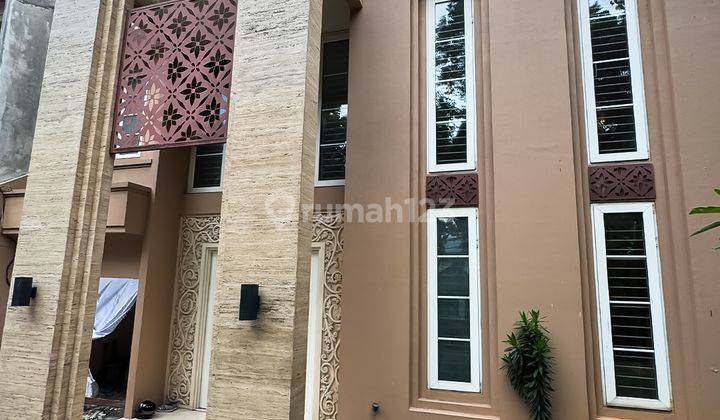 Dijual Rumah di Daerah Pondok Pinang, Jakarta Selatan Swimpool  2