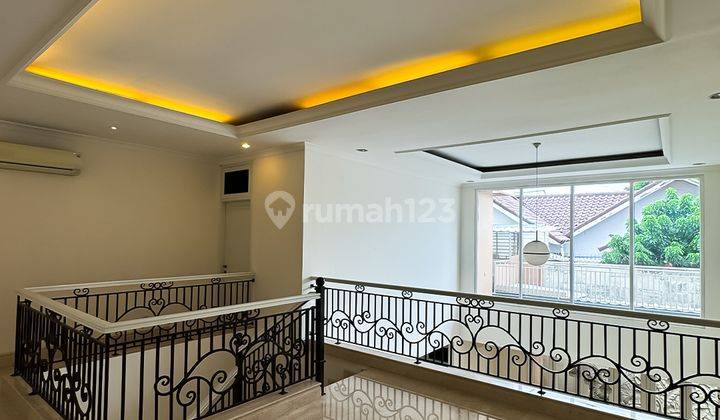 Dijual Rumah di Daerah Pondok Pinang, Jakarta Selatan Swimpool  2