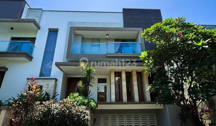 Dijual Tropical Townhouse di Daerah Pejaten, Jakarta Selatan  1