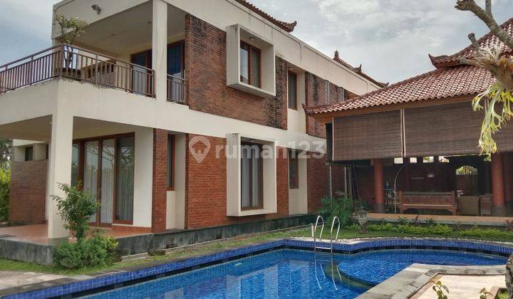 Dijual Villa di Ubud Bali Taman Luas Swimming Pool  2