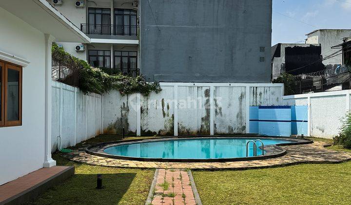 Dijual Rumah Taman Luas di Daerah Kemang, Jakarta Selatan  2