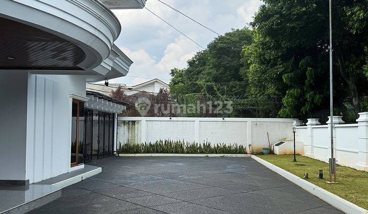 Rumah Taman Luas di Daerah Kemang, Jakarta Selatan 2