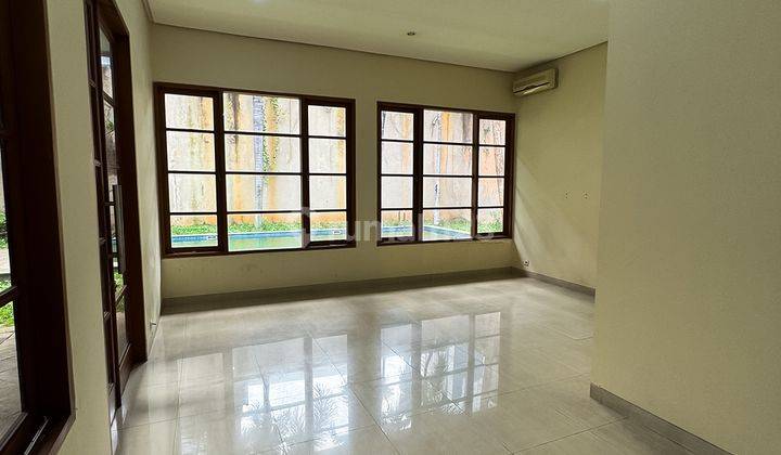 Disewakan Rumah di Kebayoran Baru, Jakarta Selatan Taman Luas 2