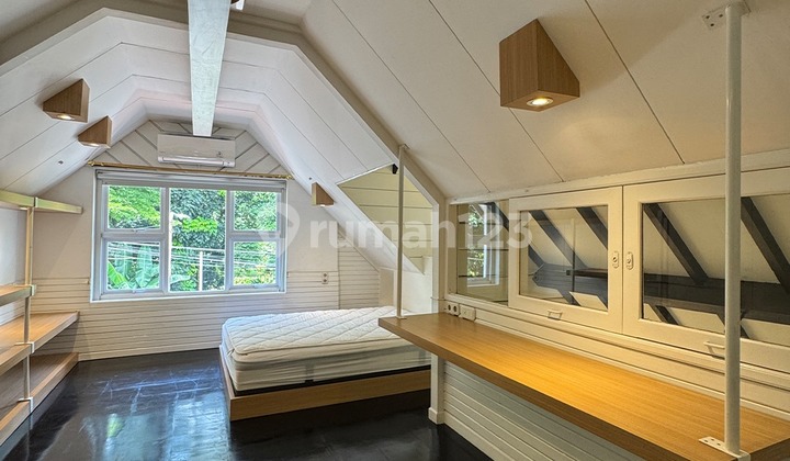 Disewakan Rumah Klasik Siap Huni, Pondok Indah - Jakarta Selatan 2