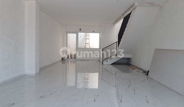 Exclusive Roadside Shophouse in Rempoa, South Tangerang 2