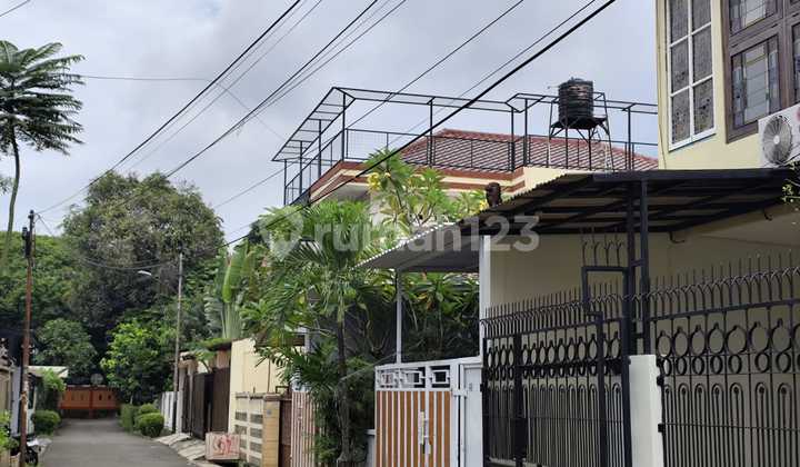 Rumah Bergaya Vintage Dalam Komplek di Kebayoran Lama, Jaksel
