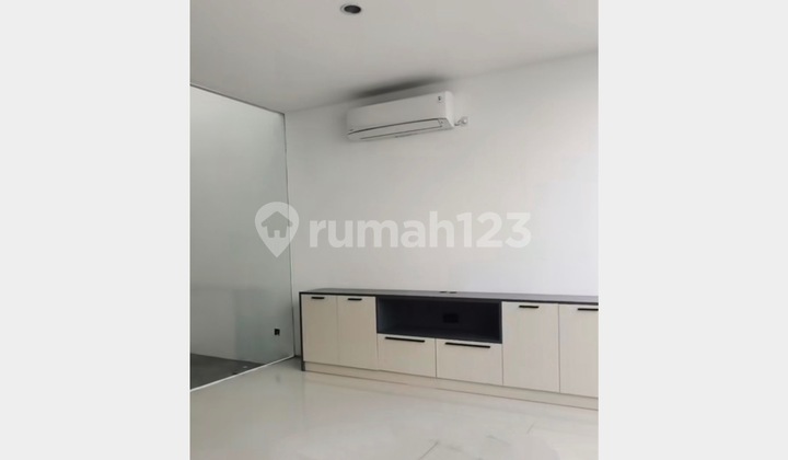 Murah rumah dengan row 3 mobil suasana rindang dan dingin Murah rumah dengan row 3 mobil suasana rindang dan dingin