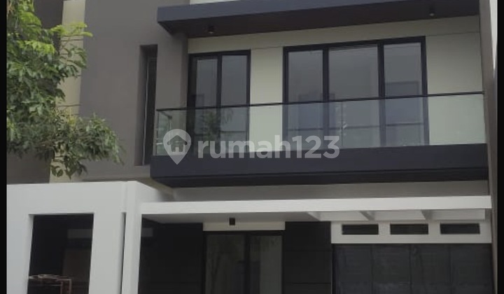 Rumah bagus dengan row jalan lebar di woodland citraland