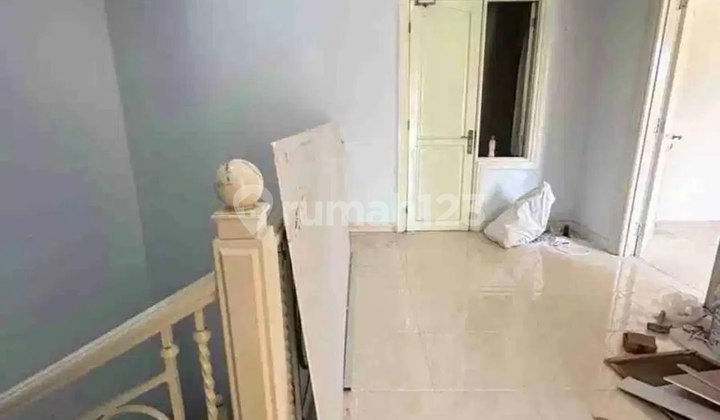 WBM house is ready to occupy and fully renovated, just a step away from Pakuwon Mall. 2