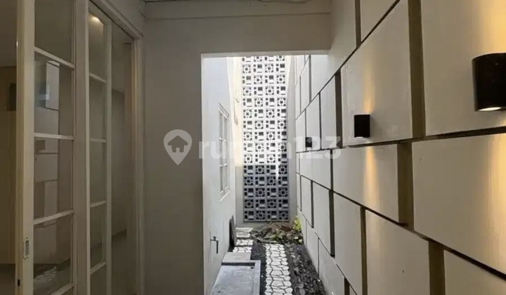 Murah rumah semi furnish sudah ShM di Greenlake citraland 2