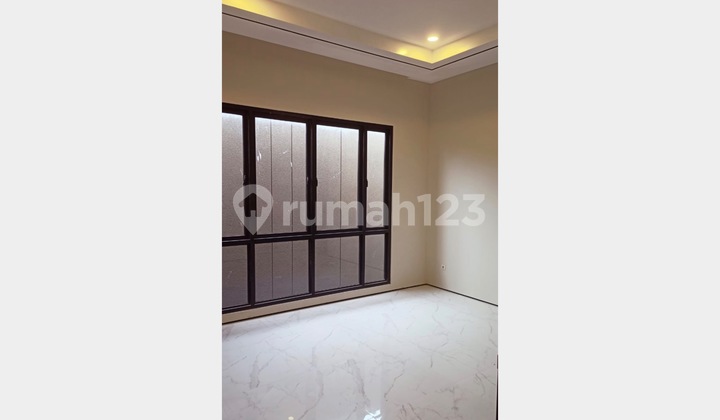 Rumah bagus dengan row jalan lebar di woodland citraland 2