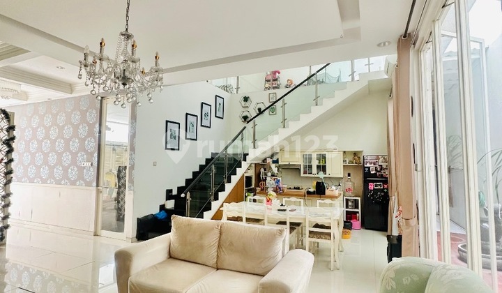 Murah Pol rumah depan golf view di citraland surabaya