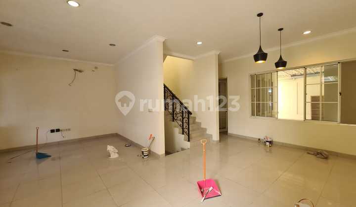 Disewakan Cepat Rumah Besar Ukuran 8X20 di Green Lake City Disewakan Cepat Rumah Besar Ukuran 8X20 di Green Lake City